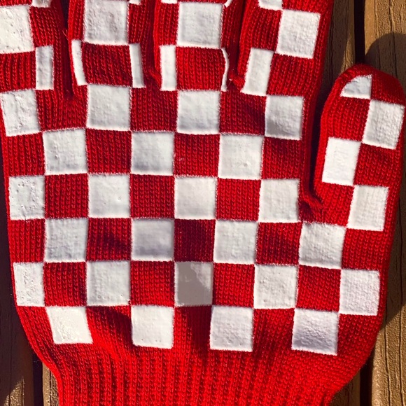 🆕TARA TESHER TEMPTATIONS OVEN GLOVES “BUFFALO CHECK” SIZE SMALL/MED NWTS! - Picture 2 of 3